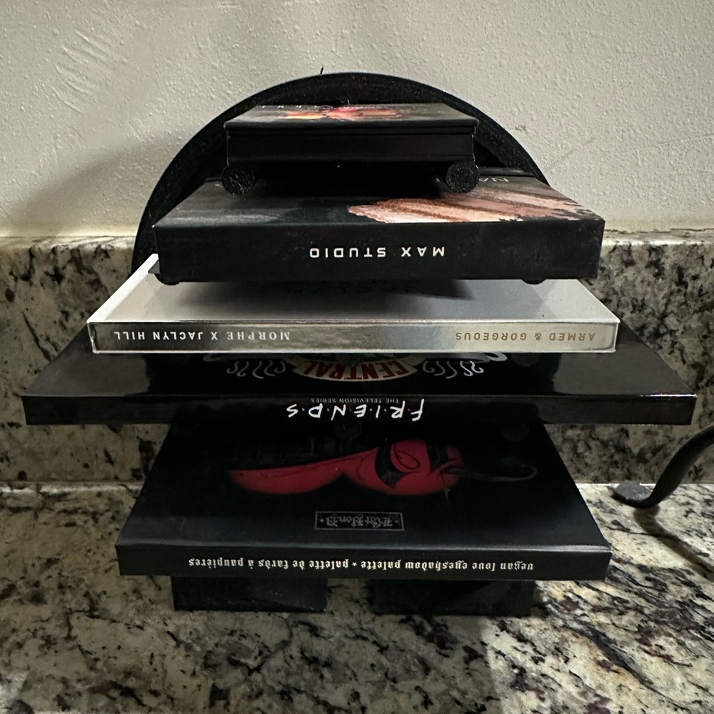 Pentagram eyeshadow palette holder